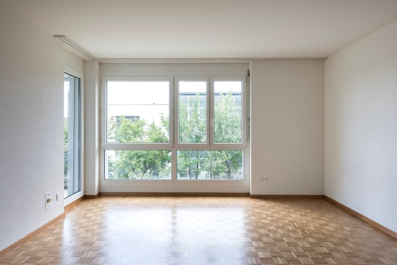 Lichtdurchflutete Erdgeschosswohnung mit Gartensitzplatz. (4)