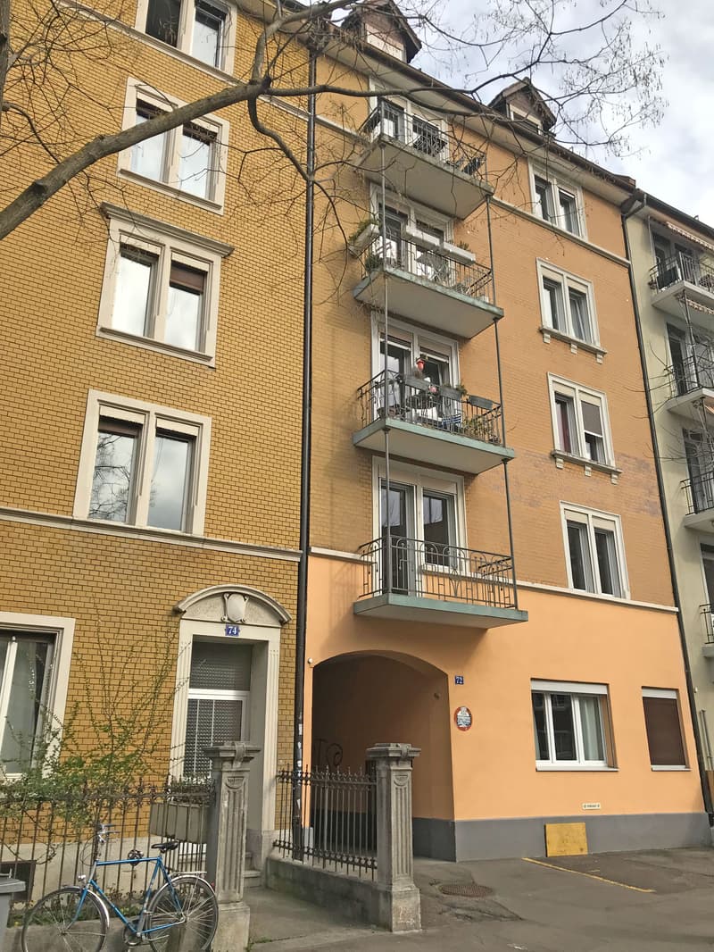 Kleiner Parkplatz an zentraler Lage (1)