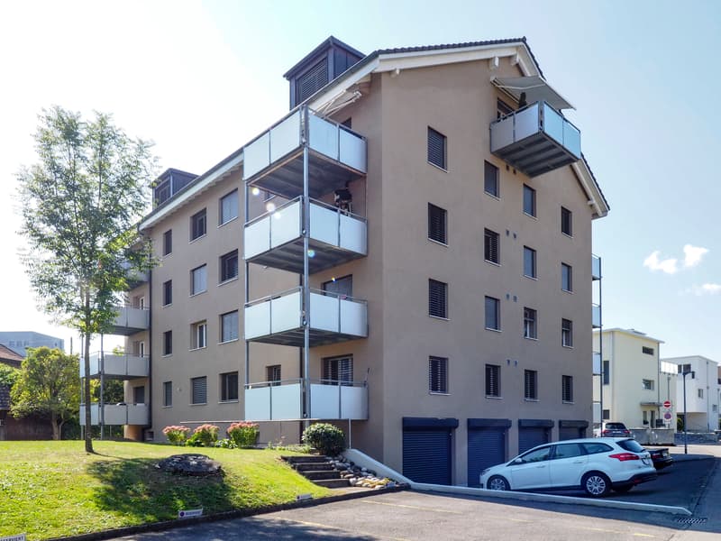 Stilvolle Dachwohnung mit Charme an zentraler Lage sucht Nachmieter! (2)