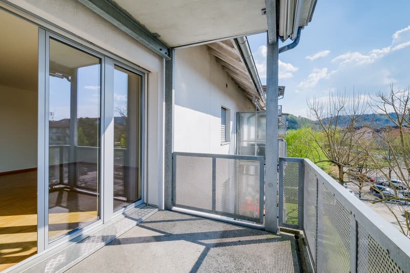 Grosszügige 3.5-Zimmerwohnung mit Weitblick (6)