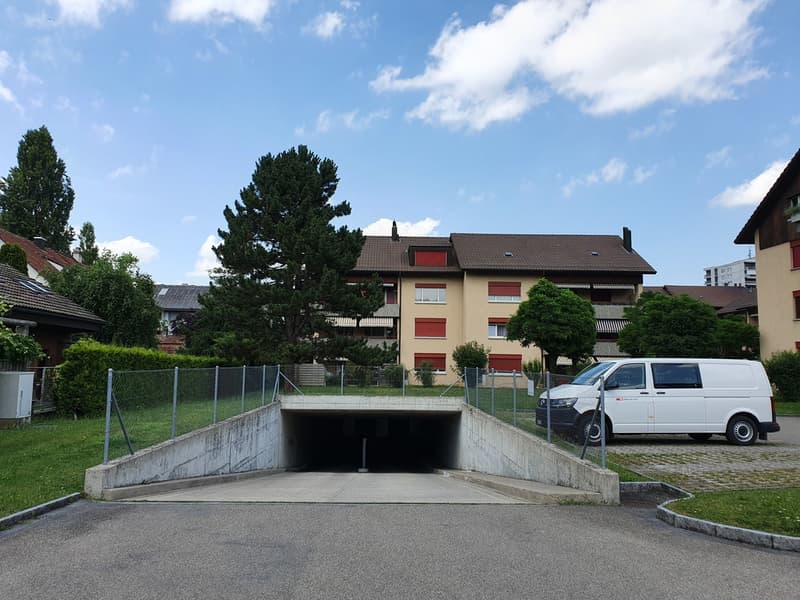 Einstellplatz an zentraler Lage zu vermieten (1)
