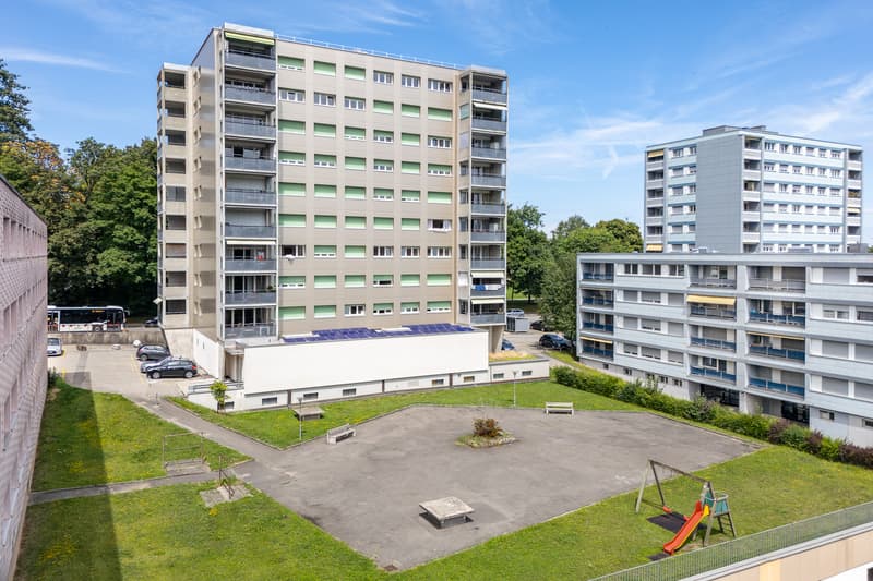 Quartier verdoyant à proximité des commerces (6)