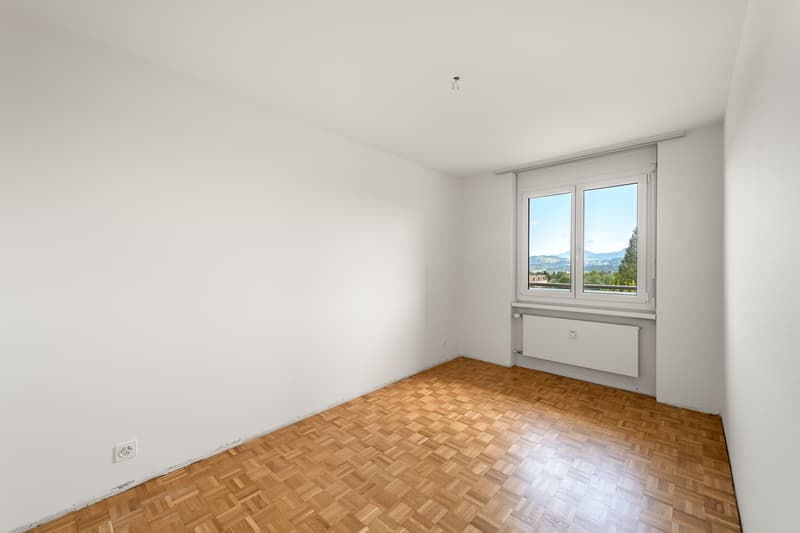 Modernes Wohnen mit Ausblick - sanierte 3.5-Zimmer-Maisonette. (8)