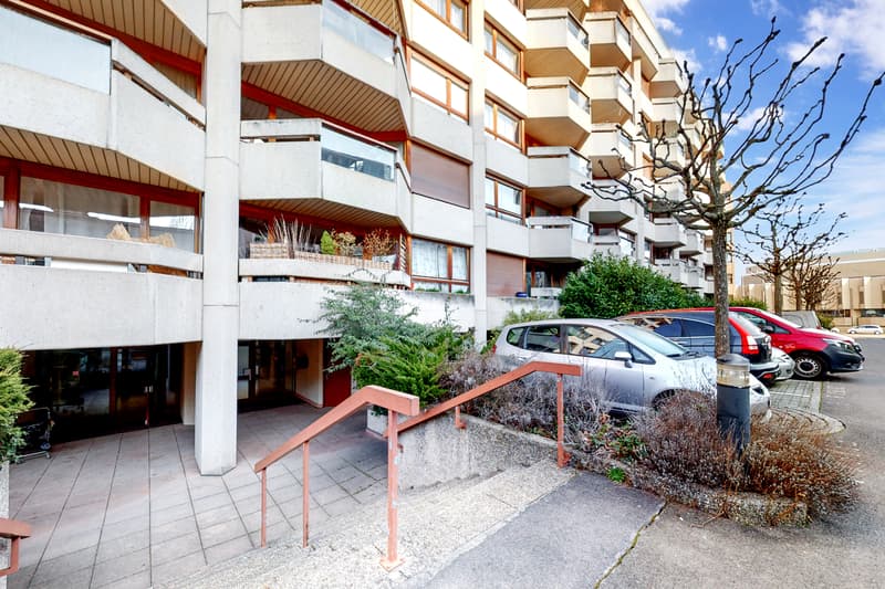 A louer - Place de parking extérieure. (2)