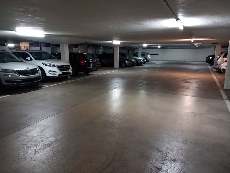 Diverse Parkplätze zu vermieten (3)