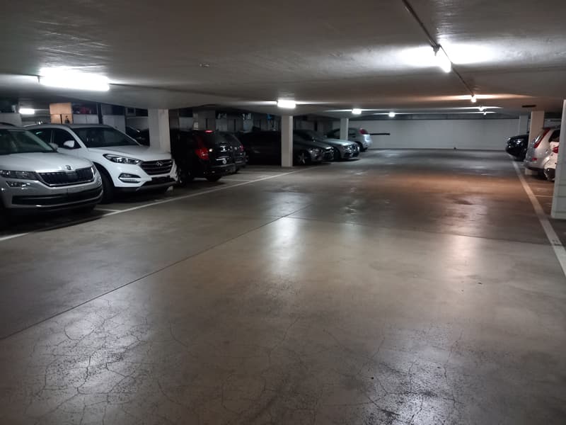 Diverse Parkplätze zu vermieten (3)