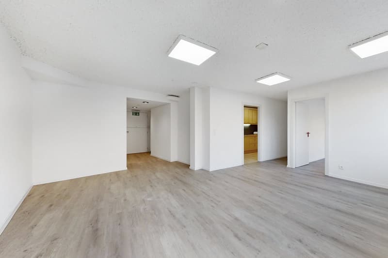 Bureaux fonctionnels et lumineux à proximité immédiate de la gare (7)