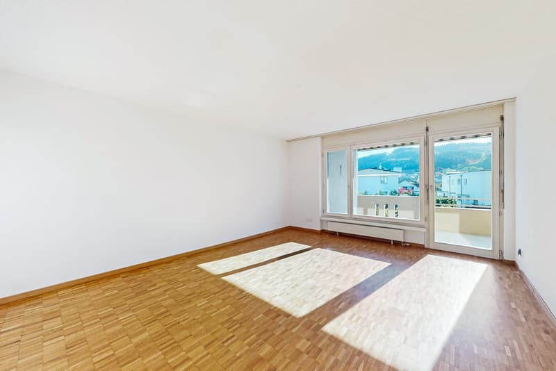 Grosszügige Wohnung mit Balkon (2)