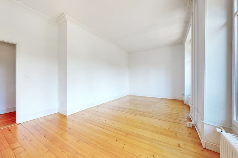 Appartement de 3 pièces entièrement rénové au cur de Genève (5)
