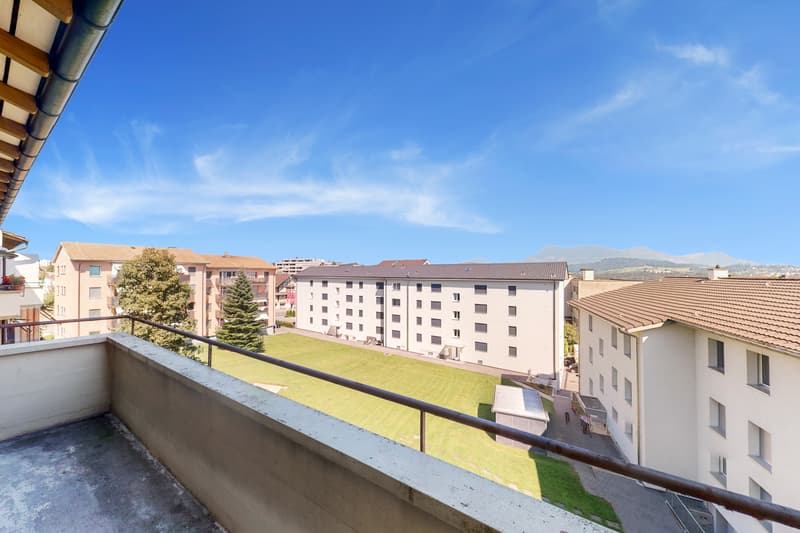 Helle 4-Zimmer-Wohnung mit Balkon an zentraler Lage in Emmenbrücke (1)