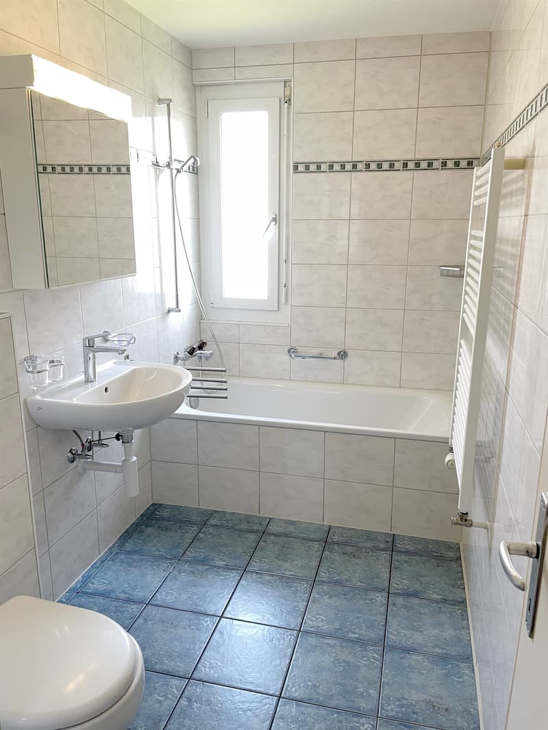 Helle 4-Zimmer-Wohnung mit Balkon an zentraler Lage in Emmenbrücke (6)