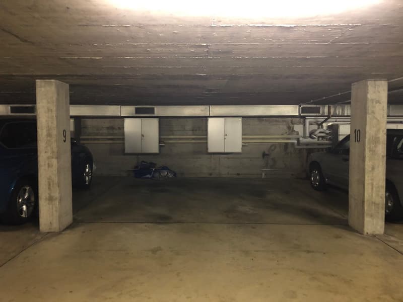 Suchen Sie einen Einstellhallenplatz für Ihr Auto? (2)