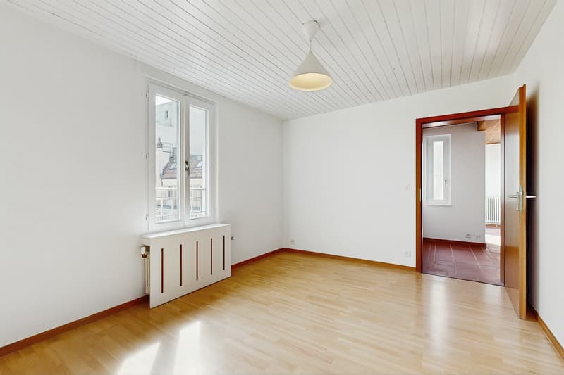 Logement rénové, traversant et occupant tout le dernier étage (9)