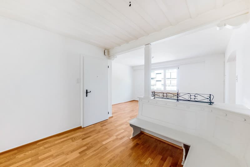 Grosszügige Wohnung an beliebter Lage (2)