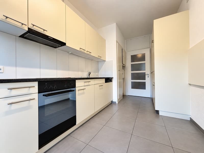 Grosszügige Wohnung an zentraler Lage (7)