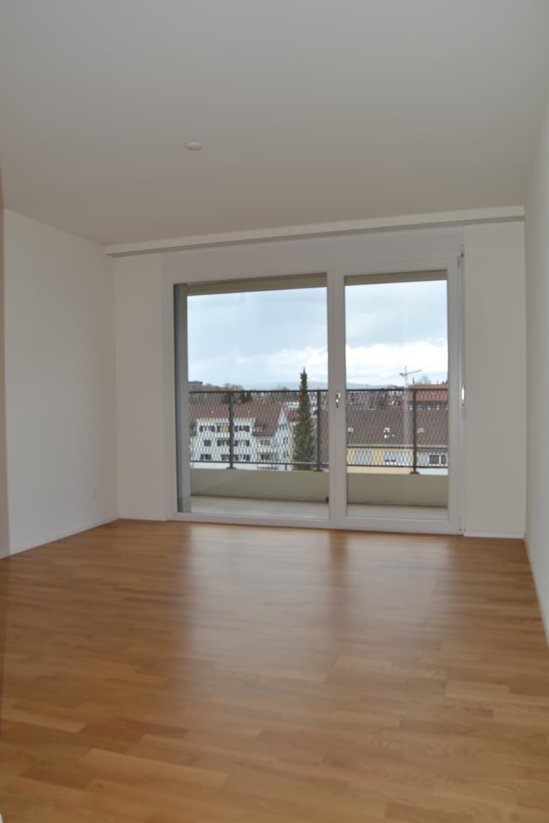 Moderne Wohnung an zentraler Lage in Wollishofen mit zwei Loggias (5)