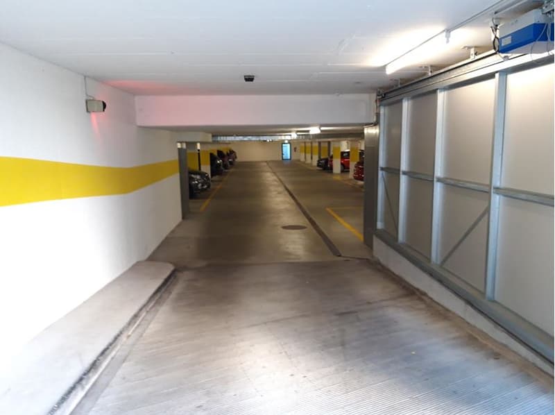 Einstellplatz im Zentrum von Wollishofen zu vermieten (4)