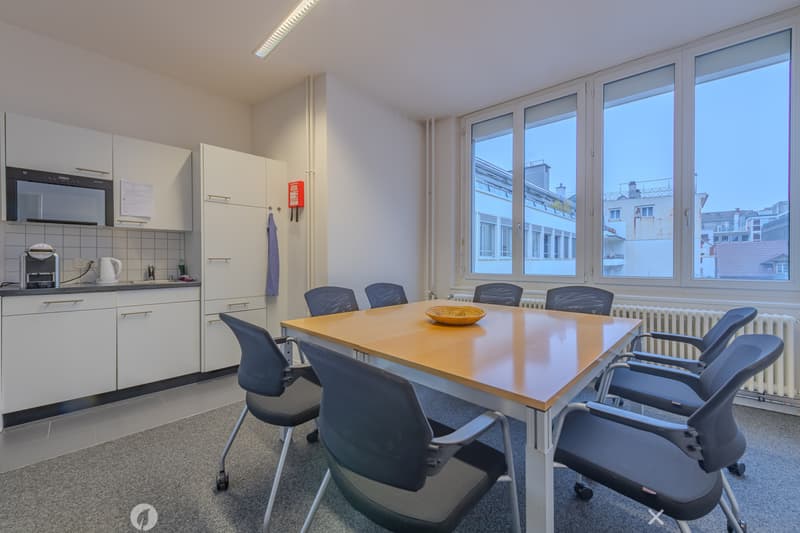 Moderne Büroräumlichkeiten im Herzen von Biel! (4)