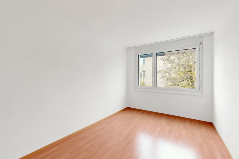 Grosszügige Familienwohnung mit Sicht ins Grüne (8)
