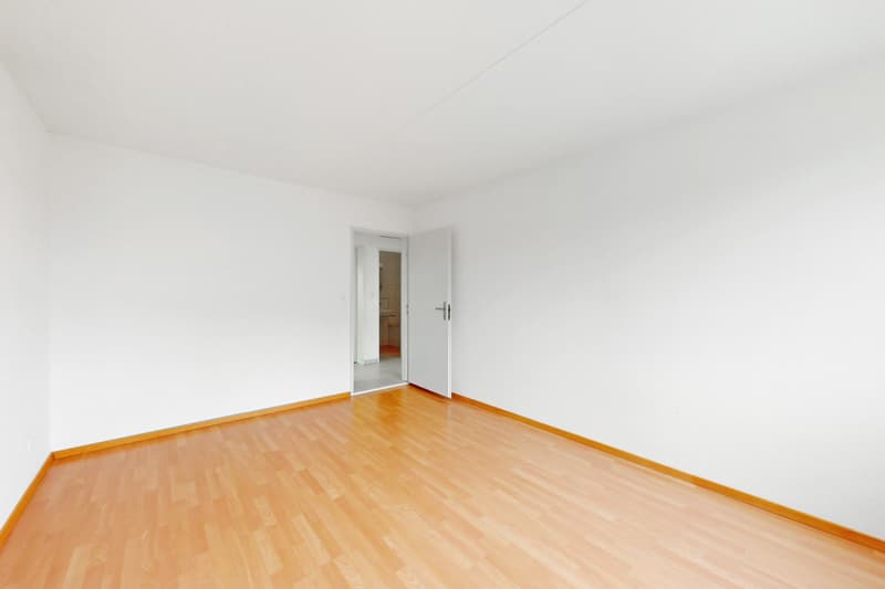 Grosszügige Familienwohnung mit Sicht ins Grüne (7)