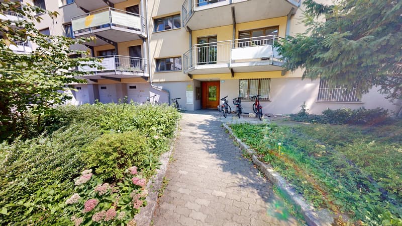 Moderne Stadtwohnung mit grosszügigem Innenhof (2)