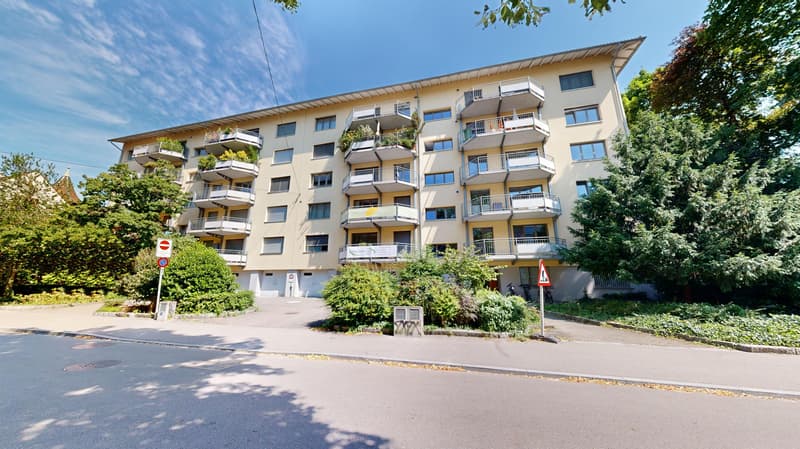 Moderne Stadtwohnung mit grosszügigem Innenhof (1)