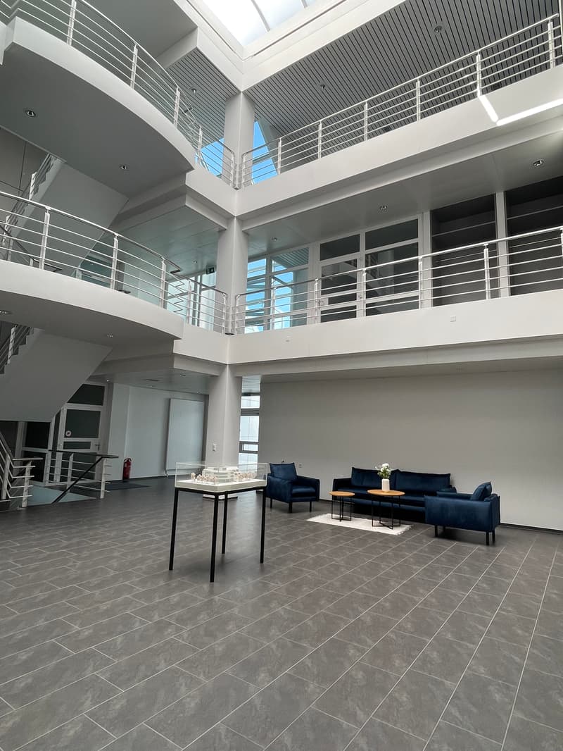 Representative business location with excellent connections in Sempach-Station (9)