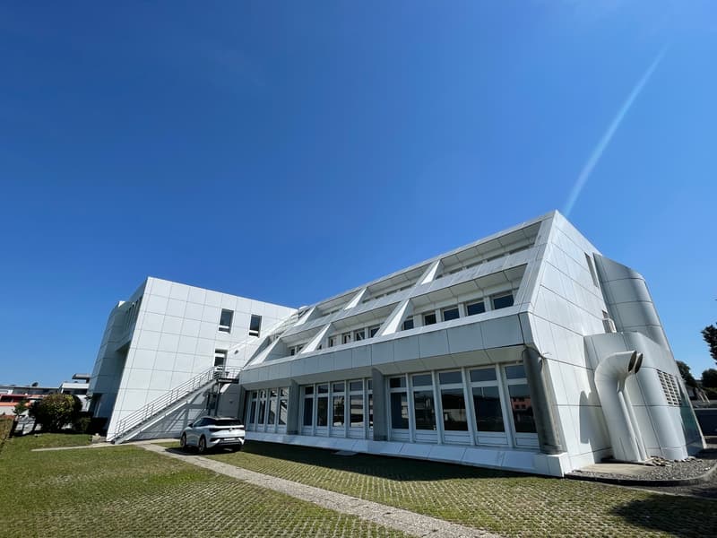 Representative business location with excellent connections in Sempach-Station (3)