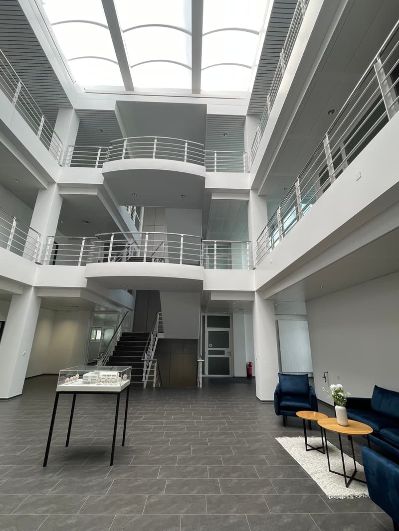 Representative business location with excellent connections in Sempach-Station (5)