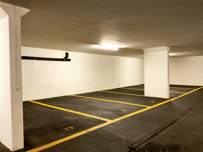 Parking space in a hall (1)