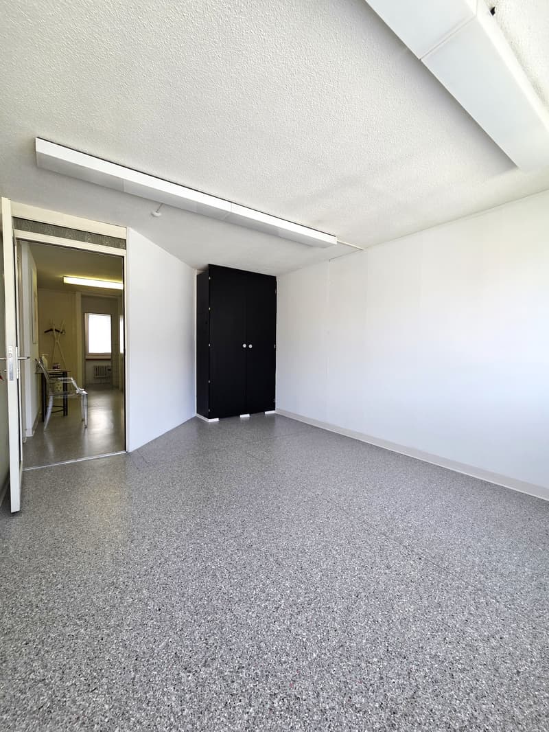 Espace de bureau au centre de Horw (8)