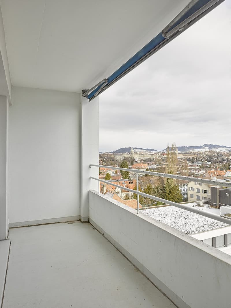 Modern 2.5-room apartment with city view in Bern (5)