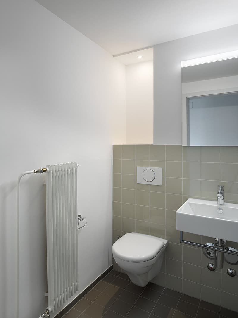 Modern 2.5-room apartment with city view in Bern (10)