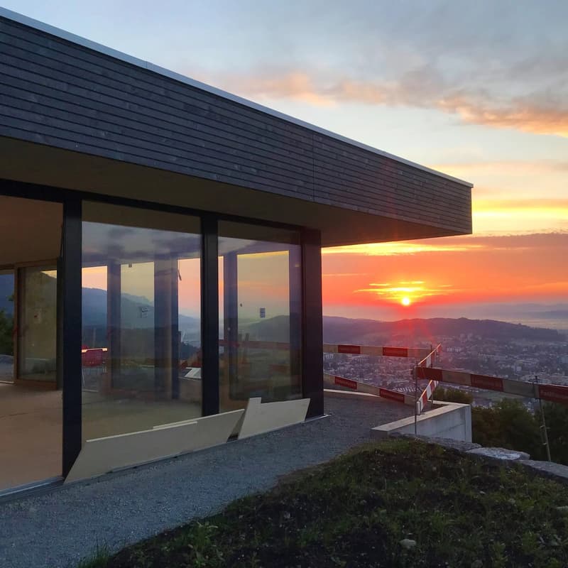 Casa unifamiliare moderna di 4,5 locali con vista panoramica a Evilard (1)