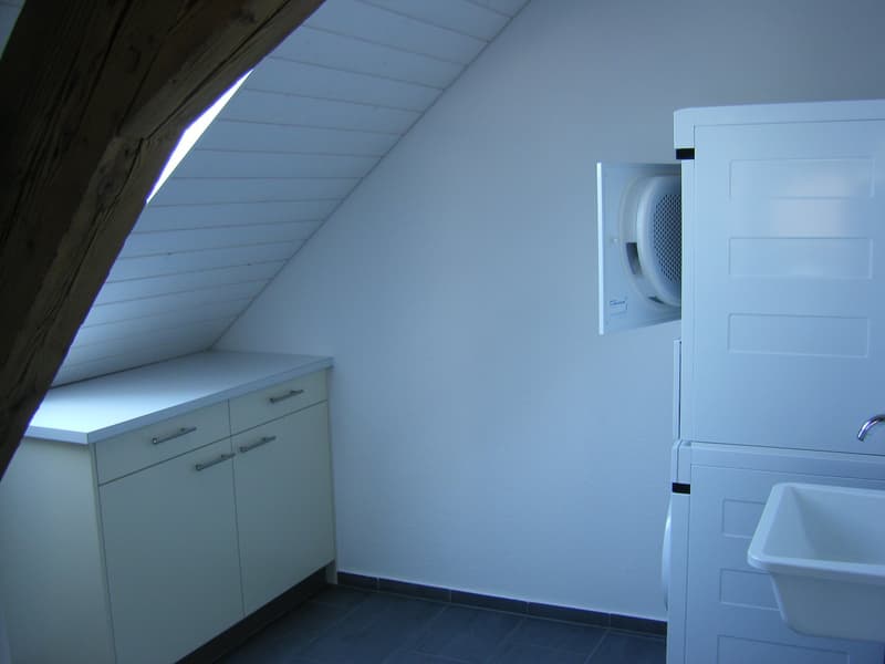 Charmant appartement de 4,5 pièces avec balcon à Radelfingen (6)