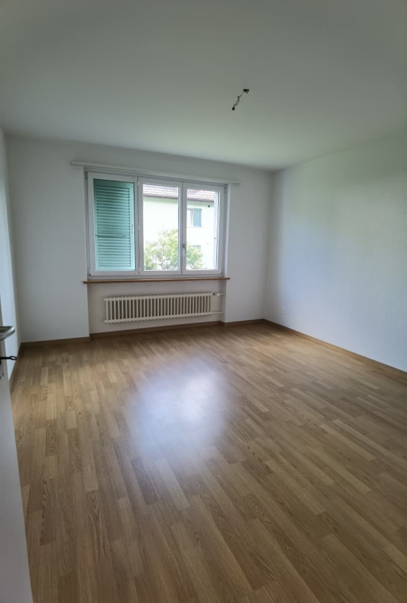 Incantevole appartamento di 3 camere in una posizione tranquilla a Brügg BE (6)
