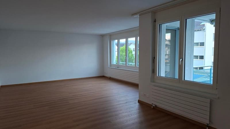 Commercial space with balcony – working with added value (2)