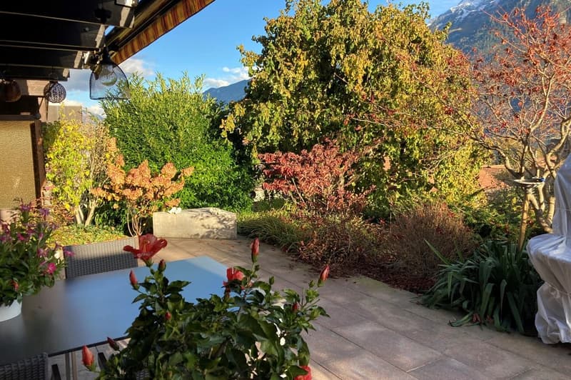 Grande maison de 6 ½ pièces avec vue sur le lac et le château et jardin merveilleux (2)