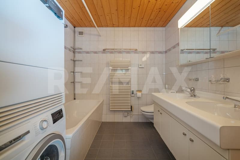 3.5-room attic apartment with balcony and carport in Lauterbrunnen (8)
