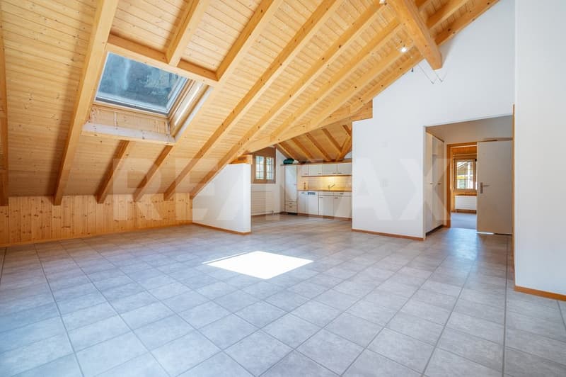3.5-room attic apartment with balcony and carport in Lauterbrunnen (1)