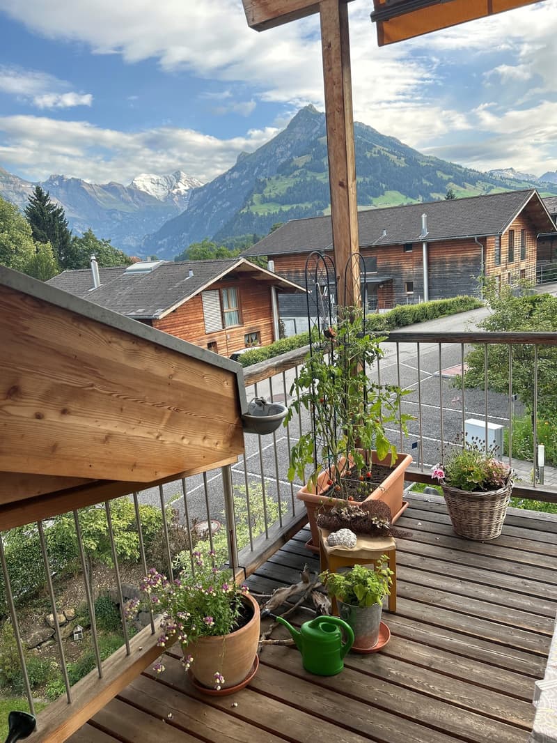Modern 4.5 room apartment with a view of the Kandertal mountain world (1)