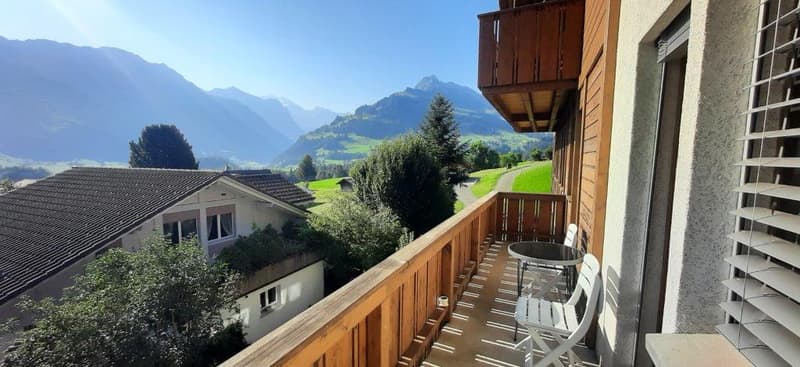 Appartamento tranquillo di 3,5 locali con vista sulla paisaggio montano (1)