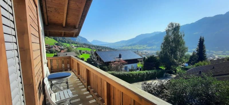Appartamento tranquillo di 3,5 locali con vista sulla paisaggio montano (2)