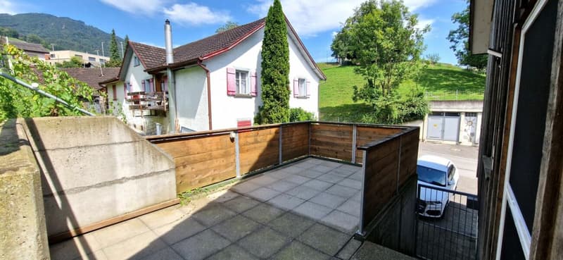 well-maintained and beautiful living with plenty of space (11)