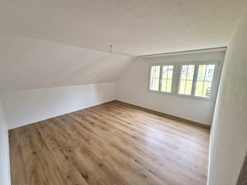 well-maintained and beautiful living with plenty of space (9)