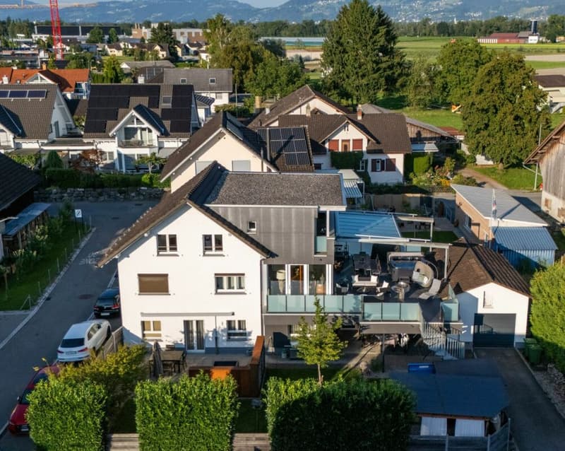 Grosszügiges 8-Zimmer-Einfamilienhaus mit Einliegerwohnung, Garten und grosser Terrasse (14)