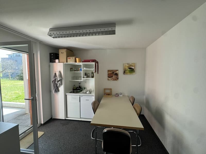 Ampio spazio commerciale per ufficio o studio, 238 m² (9)