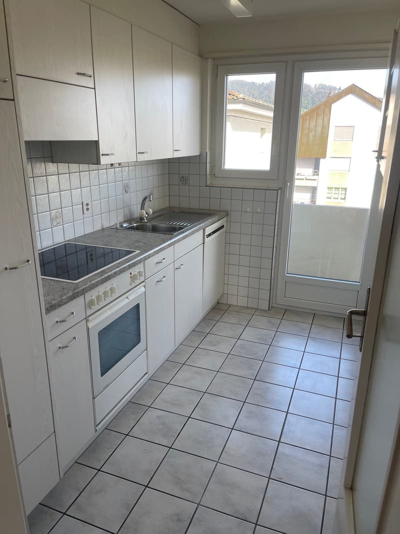 preiswerte 4-Zimmerwohnung mit Balkon und Aussicht (3)