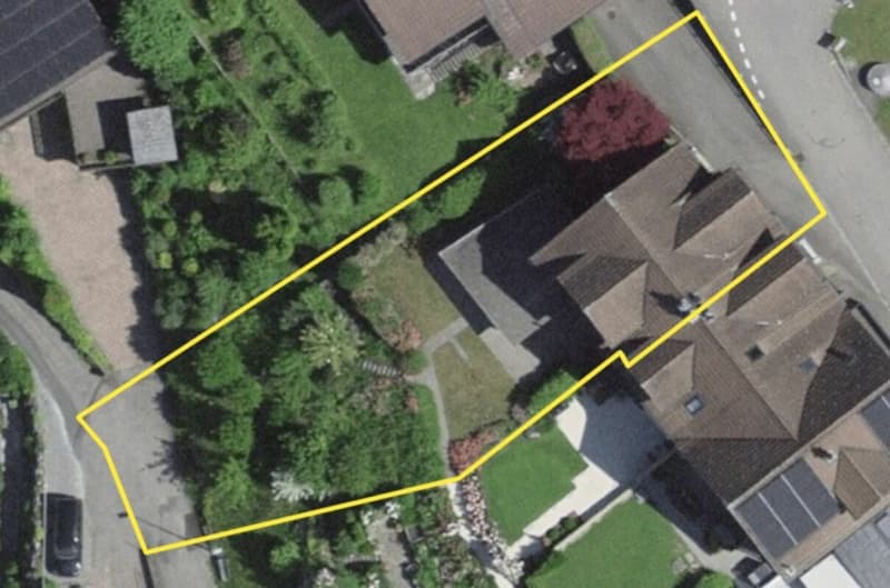 Central semi-detached corner house with a large plot of land for expansion (13)