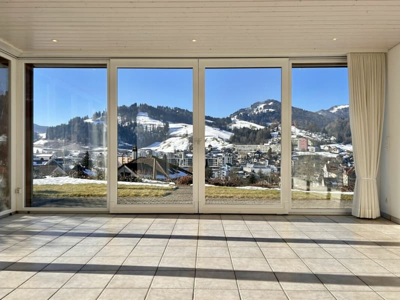 Central semi-detached corner house with a large plot of land for expansion (2)